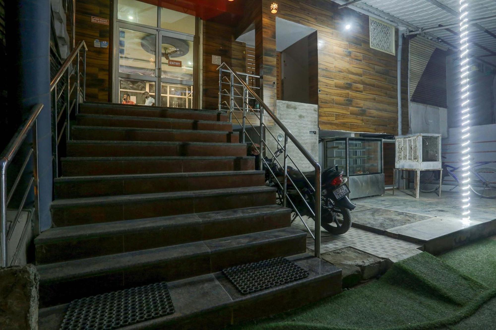 Collection O Hotel Moon Light Lucknow Exterior foto